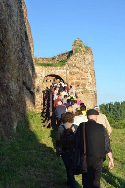Visitors arriving to Fiľakovo Castle on Night of Museums